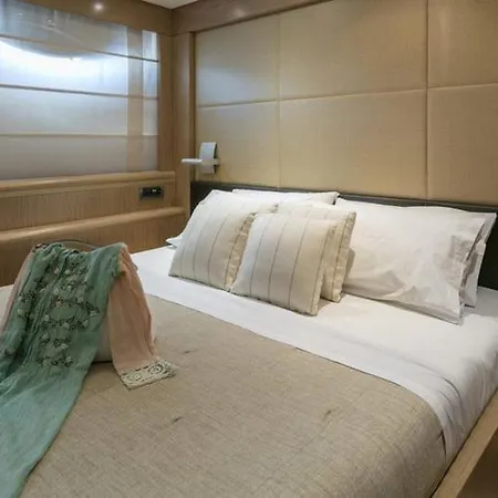 Luxury Yacht Rini V * Athens
