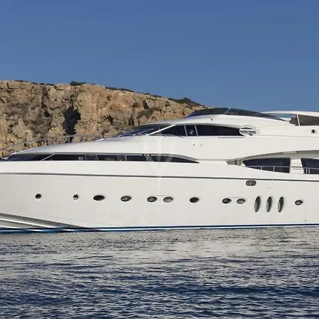 Luxury Yacht Rini V Botel *